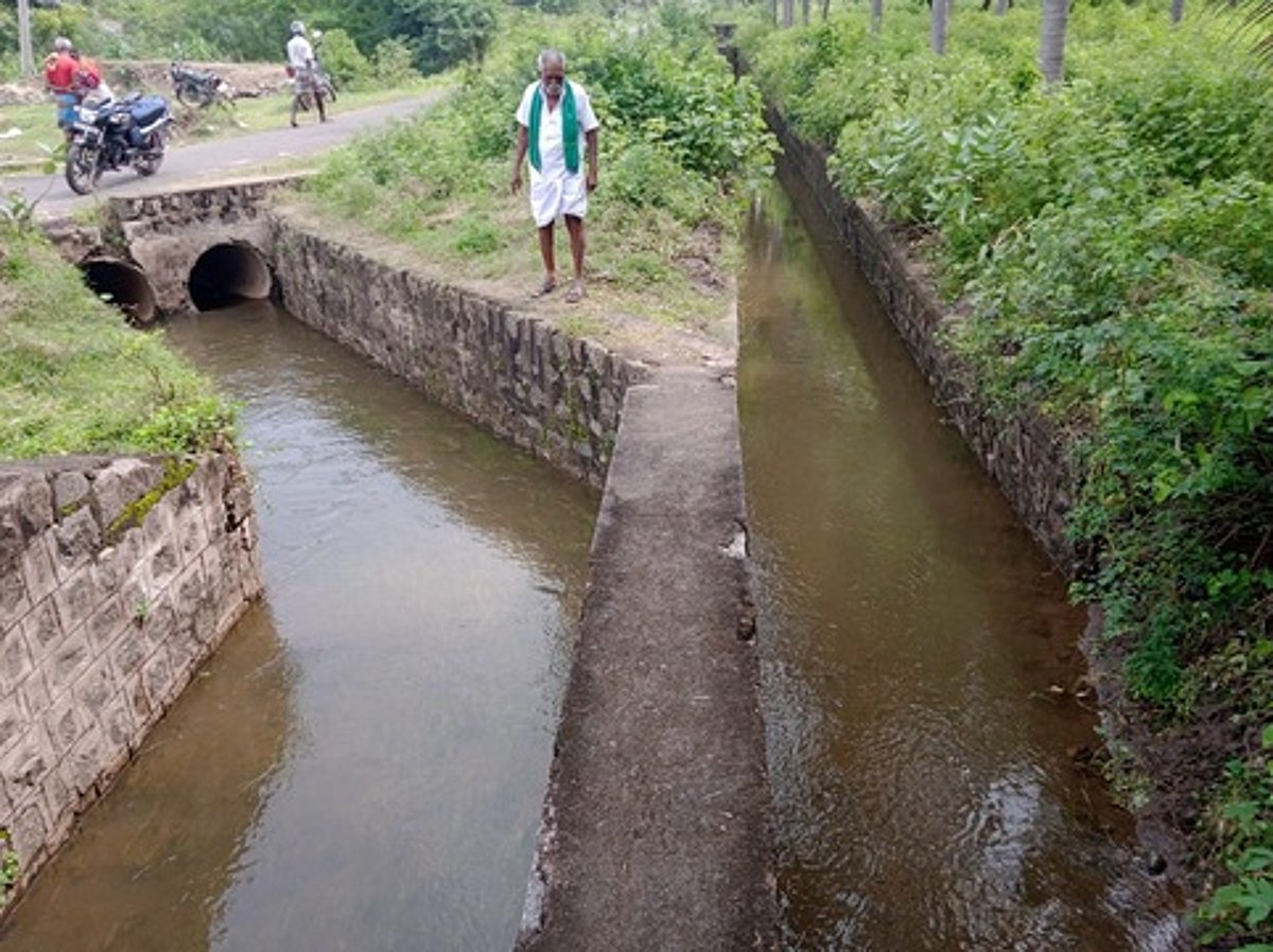 குளங்களுக்கு தண்ணீா் கிடைப்பதில் சிக்கல்: கேள்விக்குறியாகும் 10 ஆயிரம் ஏக்கா் விவசாயம்