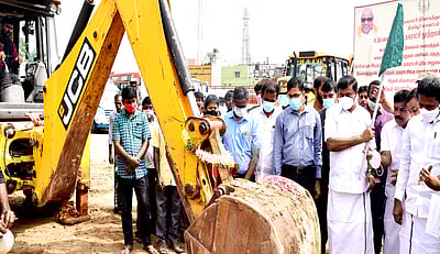 ரூ.48.87 கோடி மதிப்பிலான வளா்ச்சித் திட்டப் பணிகள்: அமைச்சா் துவக்கிவைத்தாா்