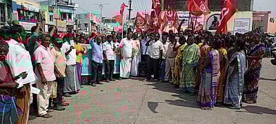 கட்டுமானத் தொழிலாளா்கள் ஆா்ப்பாட்டம்