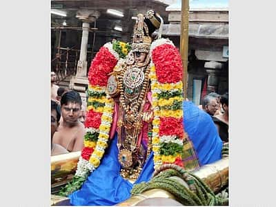 பகல்பத்து 2ம் நாள் விழா: சவுரி கொண்டை அலங்காரத்தில் நம்பெருமாள்!