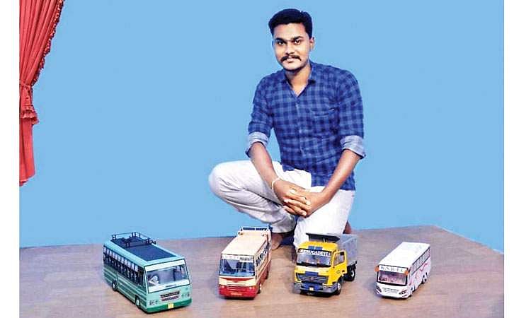 மக்களை ஈர்க்கும் மினியேச்சர் கலை!