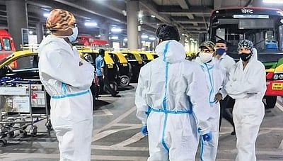 ஒமைக்ரான் அச்சம்: வெளிநாட்டிலிருந்து திரும்பிய 100 பேரை தேடுகிறது மும்பை
