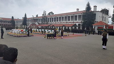 வெலிங்டனில் அஞ்சலிக்காக வைக்கப்பட்டுள்ள விபின் ராவத் உடல்