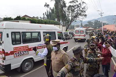 13 பேரின் உடல்களும் தில்லி கொண்டு செல்லப்பட்டது