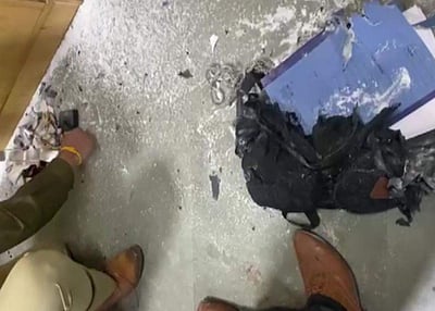 தில்லி ரோஹிணி நீதிமன்றத்தில் மர்ம பொருள் வெடிப்பு; ஒருவர் காயம்