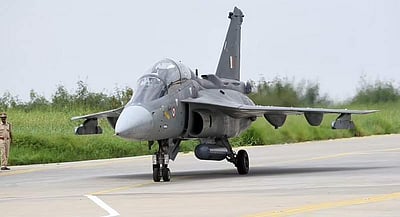 தேஜஸ் விமான விபத்தை தவிர்த்ததற்காக விருது பெற்றவர் வருண் சிங்