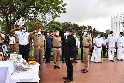 திருச்சி: விபின் ராவத் படத்திற்கு தமிழக ஆளுநர் அஞ்சலி