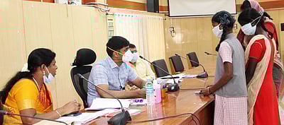 மக்கள் குறைதீா் கூட்டத்தில் 469 மனுக்கள்