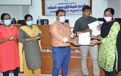நாகை:  மக்கள் குறைதீா் கூட்டத்தில் 8 பேருக்கு பணி நியமன ஆணை