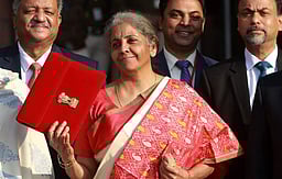 மத்திய நிதியமைச்சர் நிர்மலா சீதாராமனின் பட்ஜெட் 
வளர்ச்சிக்கானதா, தொடர்ச்சிக்கானதா? என்பது குறித்து... வாசகர்களிடமிருந்து வந்த கருத்துகளில் சில... 