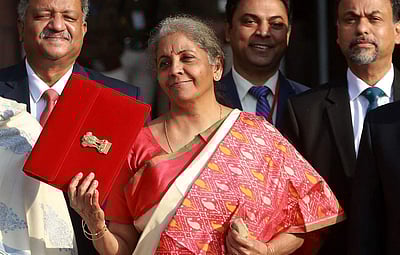 மத்திய நிதியமைச்சர் நிர்மலா சீதாராமனின் பட்ஜெட் 
வளர்ச்சிக்கானதா, தொடர்ச்சிக்கானதா? என்பது குறித்து... வாசகர்களிடமிருந்து வந்த கருத்துகளில் சில... 