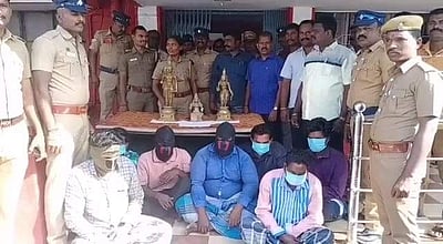 பெரியபாளையம் அருகே கோயிலில் இருந்து திருடப்பட்ட 3 சாமி சிலைகள், நகைகள் மீட்பு: 7 பேர் கைது
