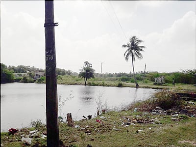 சாய்ந்த மின்கம்பம் சீரமைப்பு: தினமணி செய்தி எதிரொலி