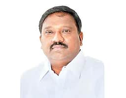 மாநகராட்சி விசாரணைக் குழு அறிக்கையின்படி நடவடிக்கை தேவை: ஆணையரிடம் பாஜக மாநில செயலா் கராத்தே ஆா்.தியாகராஜன் மனு