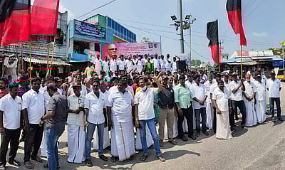 மயிலத்தில் குடிநீர் பிரச்னை தீர்க்க வலியுறுத்தி திமுக ஆர்ப்பாட்டம்