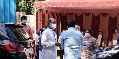 போயஸ் கார்டனில் வீடு கட்டுகிறார் தனுஷ்: பூமி பூஜையில் ரஜினி பங்கேற்பு!