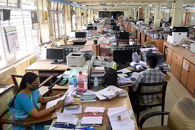 வாரத்தில் 4 நாள்கள் வேலை; 3 நாள்கள் விடுமுறை: மத்திய அரசு பரிசீலனை