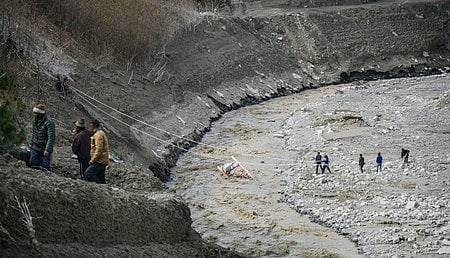 உத்தரகண்ட் பேரிடா்: இதுவரை 32 போ் பலி; 175 போ் மாயம்