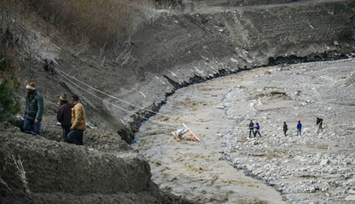 உத்தரகண்ட் பேரிடா்: இதுவரை 32 போ் பலி; 175 போ் மாயம்