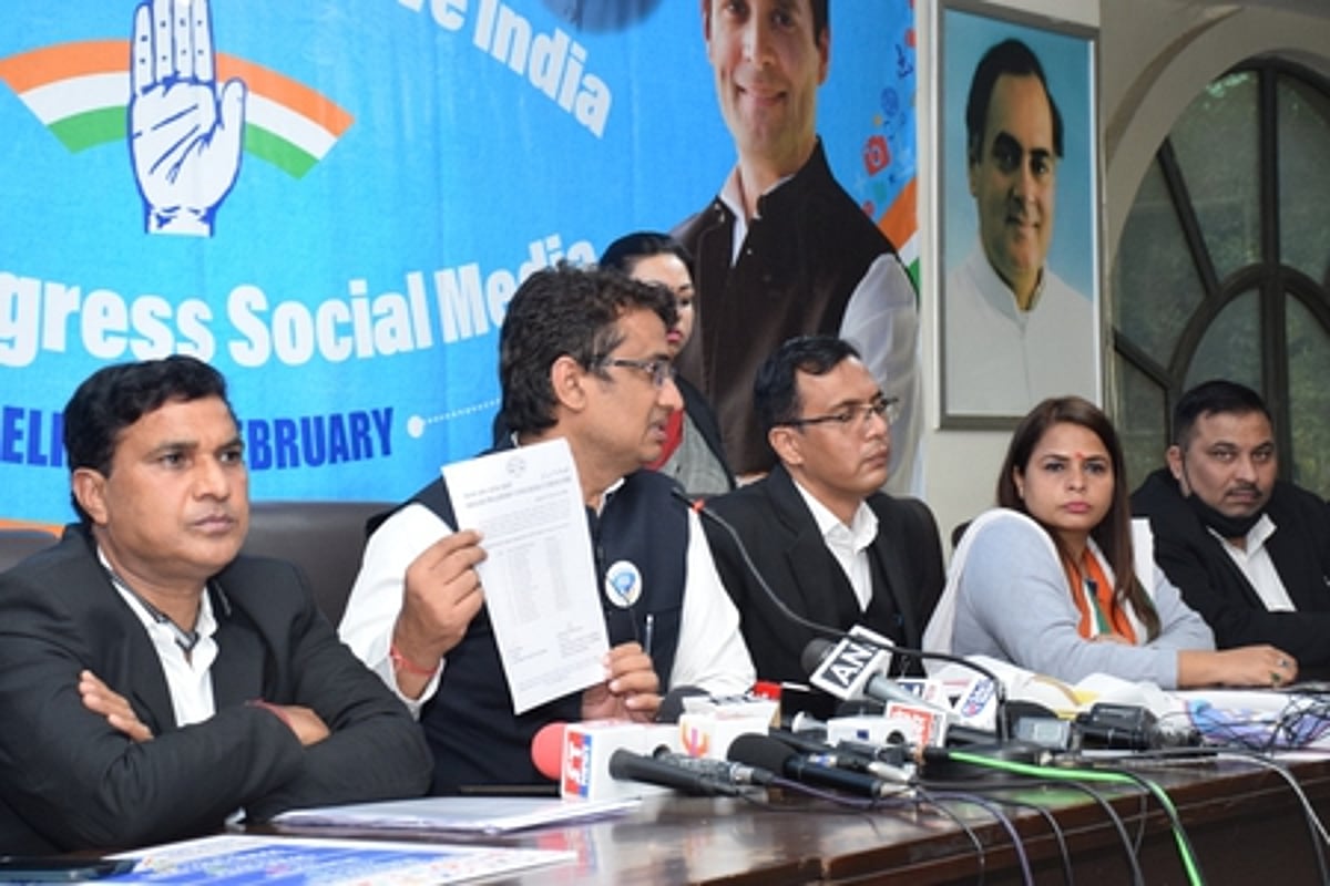 விவசாயிகள் ஜாமீன் விவகாரம்: அகாலி தள தலைவா் மீது காங்கிரஸ் சாடல்