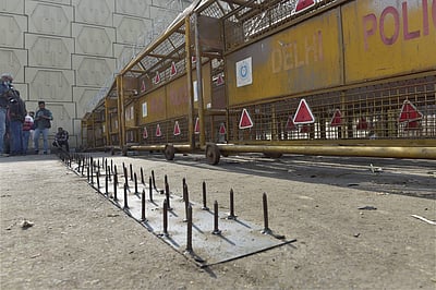 ‘முள் வேலிகளை அகற்றாமல் திரும்ப மாட்டோம்’: விவசாயசங்கத் தலைவர்