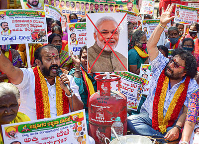 எரிபொருள் விலை உயர்வு: பெங்களூருவில் போராட்டம்