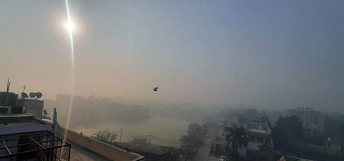 தில்லியில் இரவில் குளிா்; பகலில் மிதமான வெயில்!