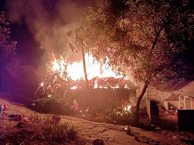 எடப்பாடி அருகே விவசாயி வீட்டில் தீ விபத்து