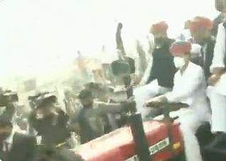 ராஜஸ்தானில் டிராக்டர் இயக்கிய ராகுல்