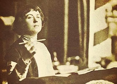 'உன் பழுப்புக் கண்களை முத்தமிடுகிறேன்' - ரஷிய பெண் புரட்சியாளரின் காதல் கதை!