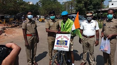 சாலை பாதுகாப்பை வலியுறுத்தி 30 ஆயிரம் கி.மீ. சைக்கிளில் பயணம்