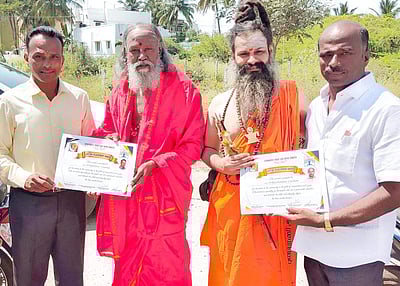 கம்பம்: யோகா ஆசிரியர்களுக்கு வாழ்நாள் சாதனையாளர் விருது
