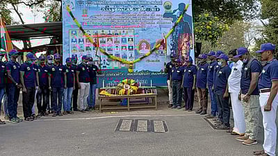 புல்வாமா  தாக்குதலில் மரணமடைந்த வீரர்களுக்கு நினைவு தினம் அனுசரிப்பு 