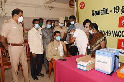 கடலூா் எஸ்.பி.க்கு கரோனா தடுப்பூசி