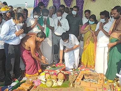 ரூ.70 கோடியில் வீடூா் அணை, நந்தன் கால்வாய் சீரமைப்புப் பணிகள் அமைச்சா் தொடக்கி வைத்தாா்