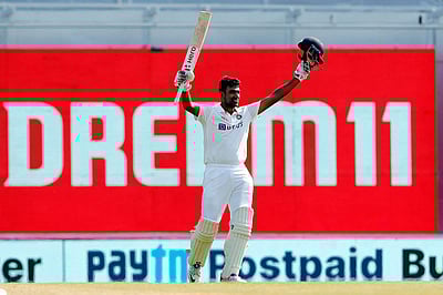 எப்படி பேட்டிங் செய்ய வேண்டும் என்பதைக் காண்பித்த அஸ்வின் - புகைப்படங்கள்