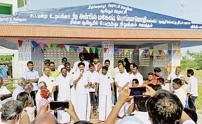 சின்னசூரியூரில் பயணிகள் நிழற்குடை திறப்பு