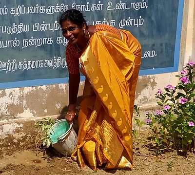 கொம்பன்குளம் பள்ளியில் வட்டார கல்வி அலுவலா் ஆய்வு