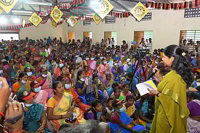 பெட்ரோல், சமையல் எரிவாயு விலை உயர்வு மக்களை பின்னோக்கி நகர்த்துகிறது: கனிமொழி எம்.பி.