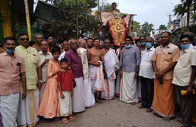 திருச்செந்தூர் கோயிலில் மாசித் திருவிழா கொடிப்பட்டம் வீதி உலா