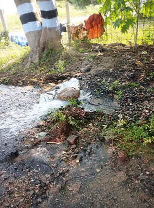 மாந்தபுரத்தில் குழாய் உடைந்து வீணாகும் குடிநீா்