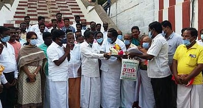 விராலிமலை கோயில் குடமுழுக்கு விழா: அமைச்சா் ரூ.10 லட்சம் நிதி வழங்கல்