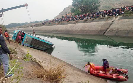 ம.பி.யில் பேருந்து விபத்து: பலி எண்ணிக்கை 49 ஆக உயர்வு