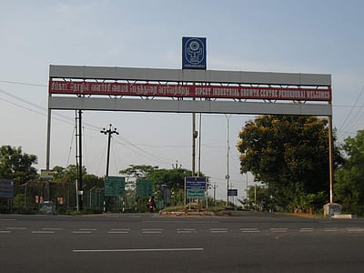 பெருந்துறை: நகர்ப்புறமும் கிராமப்புறமும்