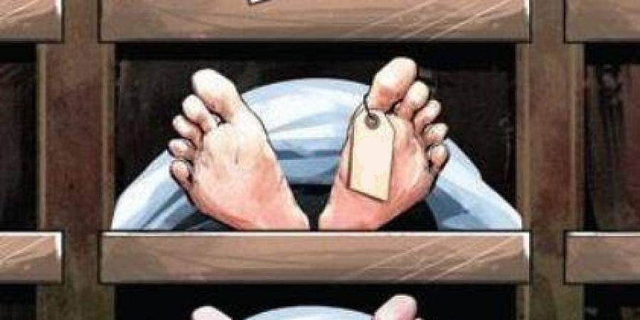 உ.பி.: வயல்வெளியில் இறந்து கிடந்த இரு சிறுமிகள்; ஒரு சிறுமி கவலைக்கிடம்