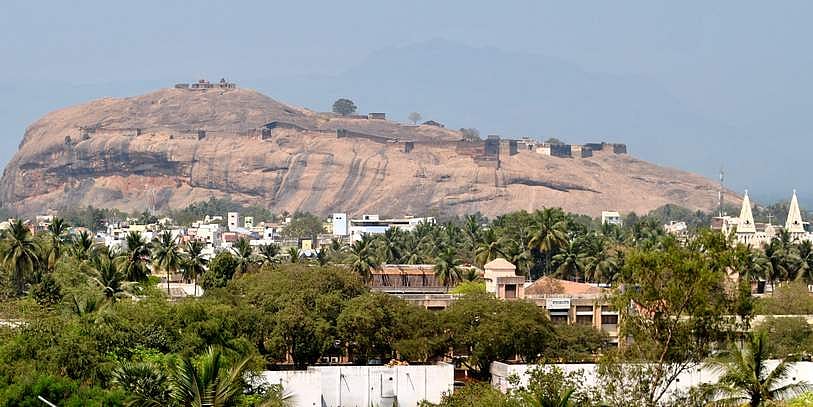 திண்டுக்கல்: கடும் போட்டிக்குத் தயாராகும் அதிமுக - திமுக