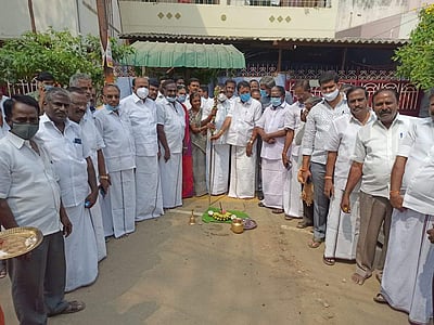 ஈரோடு கிழக்கு தொகுதியில் தார் சாலைக்கான பூமி பூஜை: எம்.எல்.ஏ.க்கள் தொடங்கி வைத்தனர்