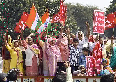 விவசாயிகள் ரயில் மறியல்: களமிறங்கிய விவசாயப் பெண்கள்