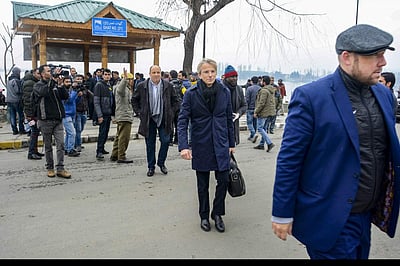 ஜம்மு-காஷ்மீரில் வெளிநாட்டு தூதர்கள்: நீதிபதியுடன் சந்திப்பு