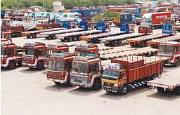 புதுச்சேரியில் 15 % லாரி வாடகை உயா்வு: நாளை முதல் அமலுக்கு வருகிறது